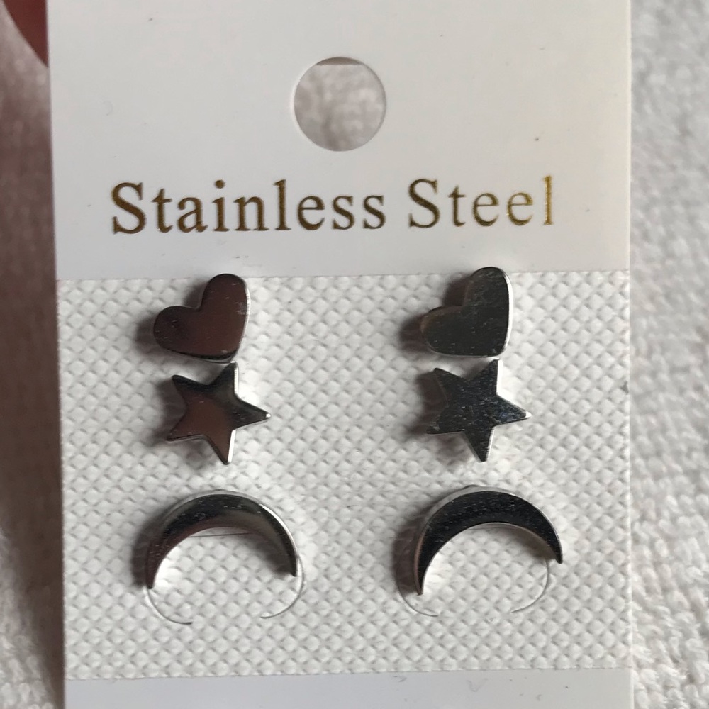 3/$6 nwot ball close earrings
